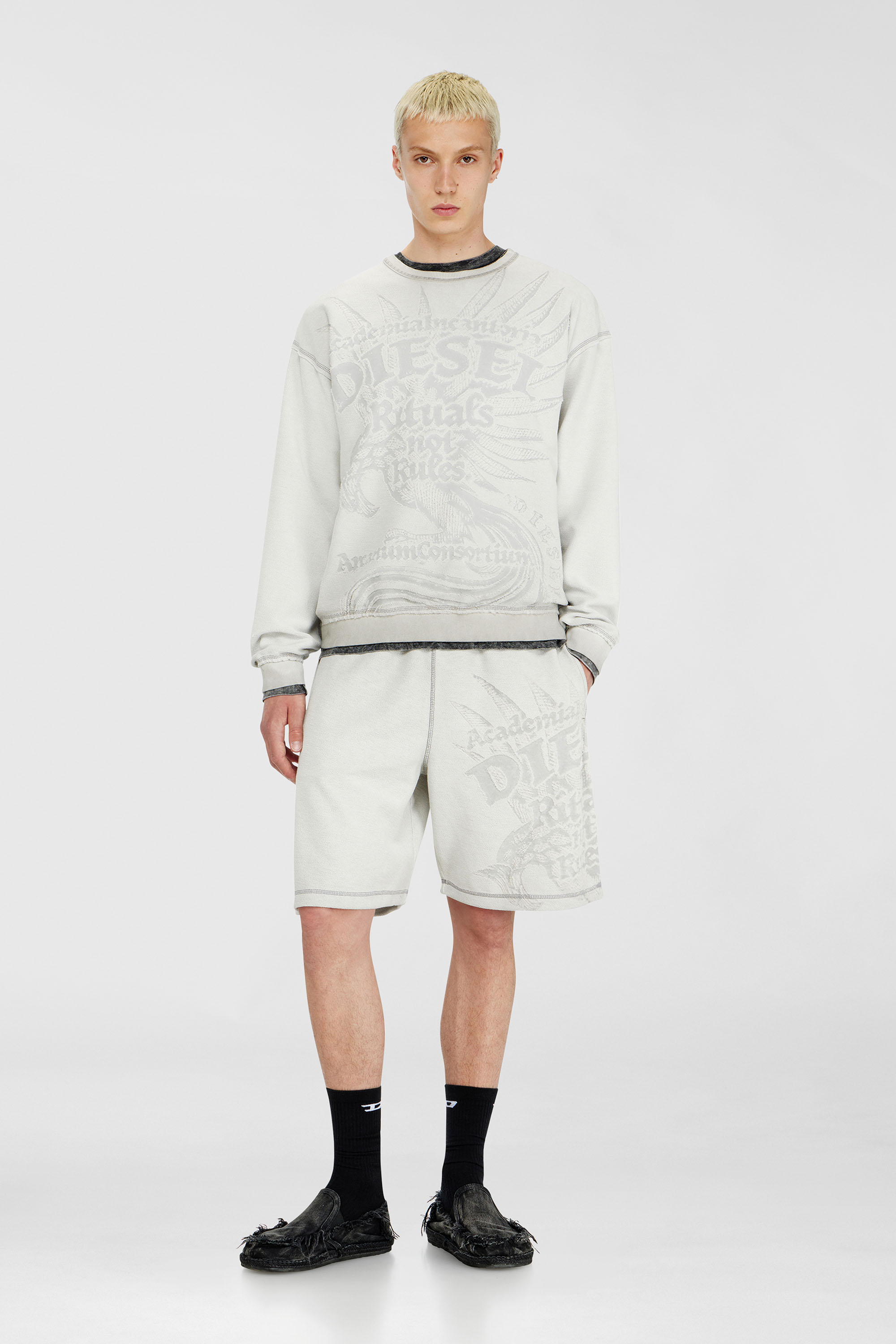 Diesel - P-RAWCROW, Pantalones cortos tipo sudadera con motivos devor&eacute; Hombre in Gris - 1