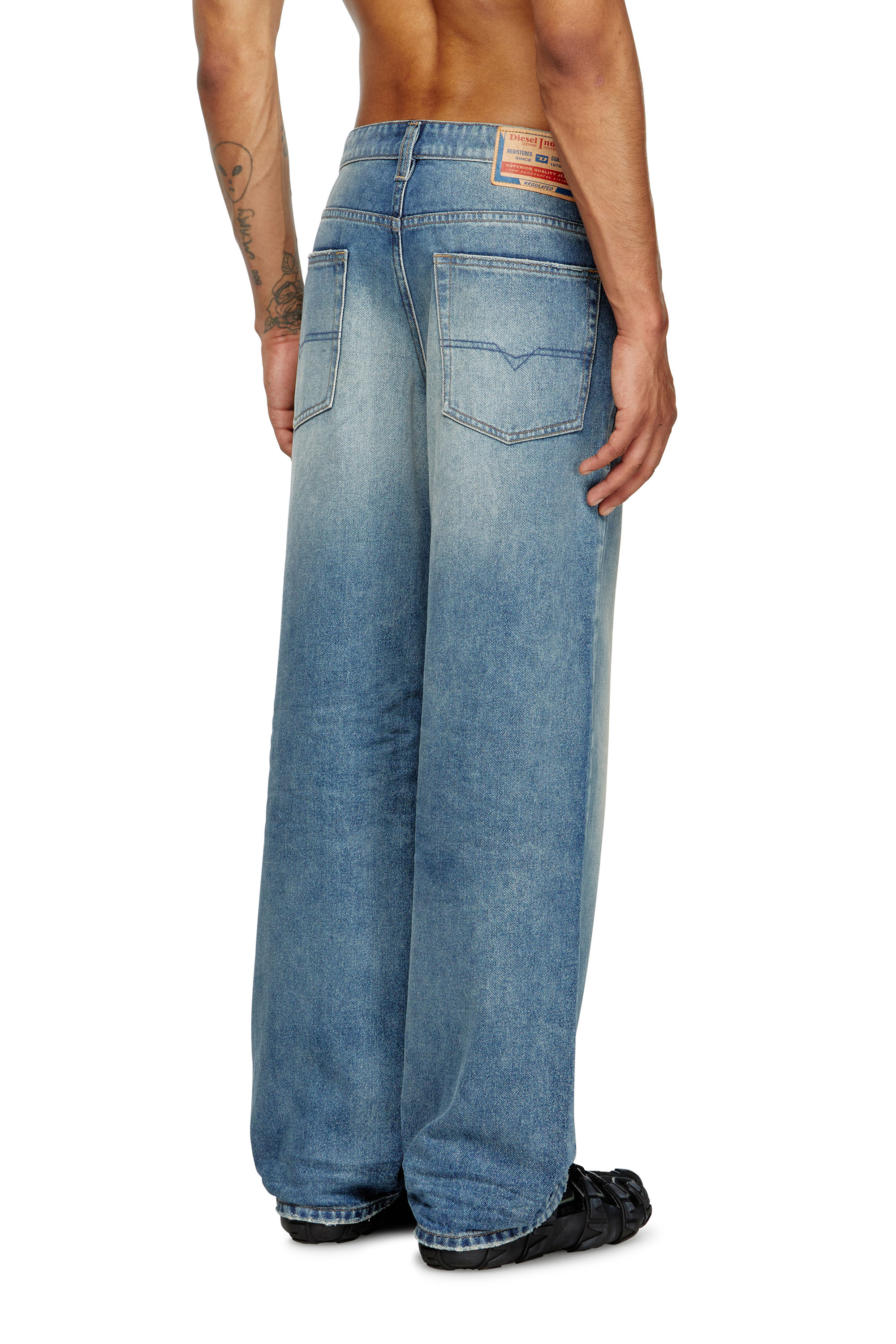 Diesel - Relaxed Jeans 2001 D-Macro 0DBEB Hombre, Azul medio - 4
