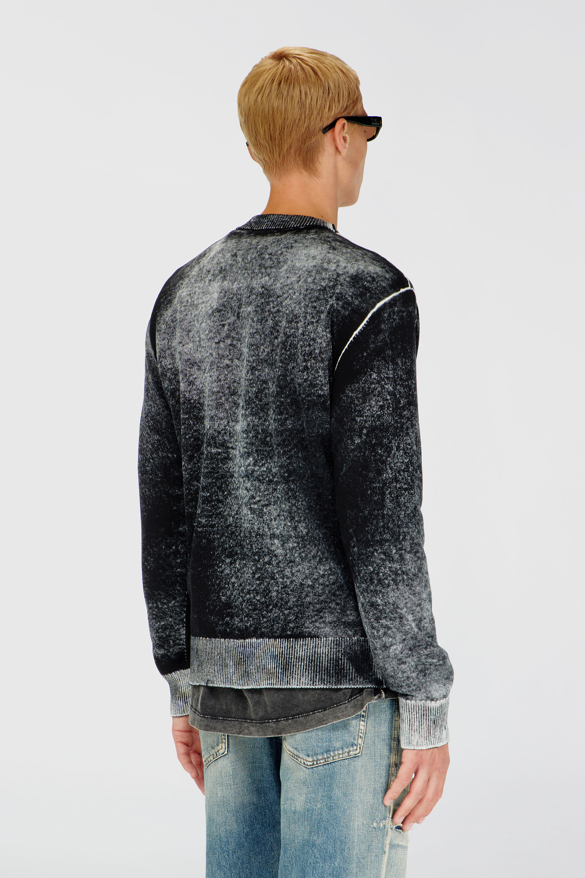Diesel - K-LAURENT, Jersey con estampado inverso descolorido Hombre in Negro - 4