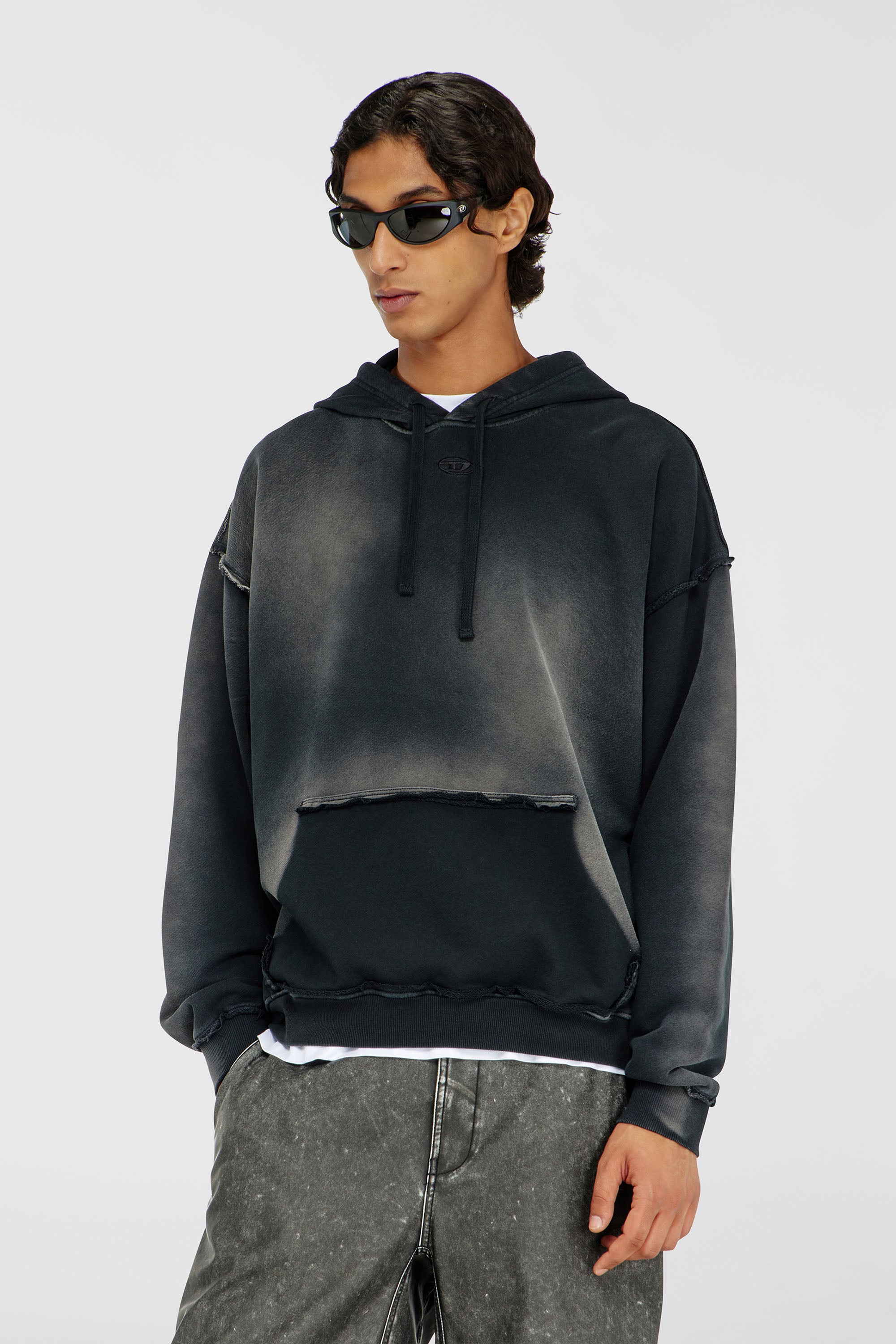 Diesel - S-POCK-HOOD, Sudadera de algod&oacute;n descolorida con detalles deshilachados Hombre in Multicolor - 1