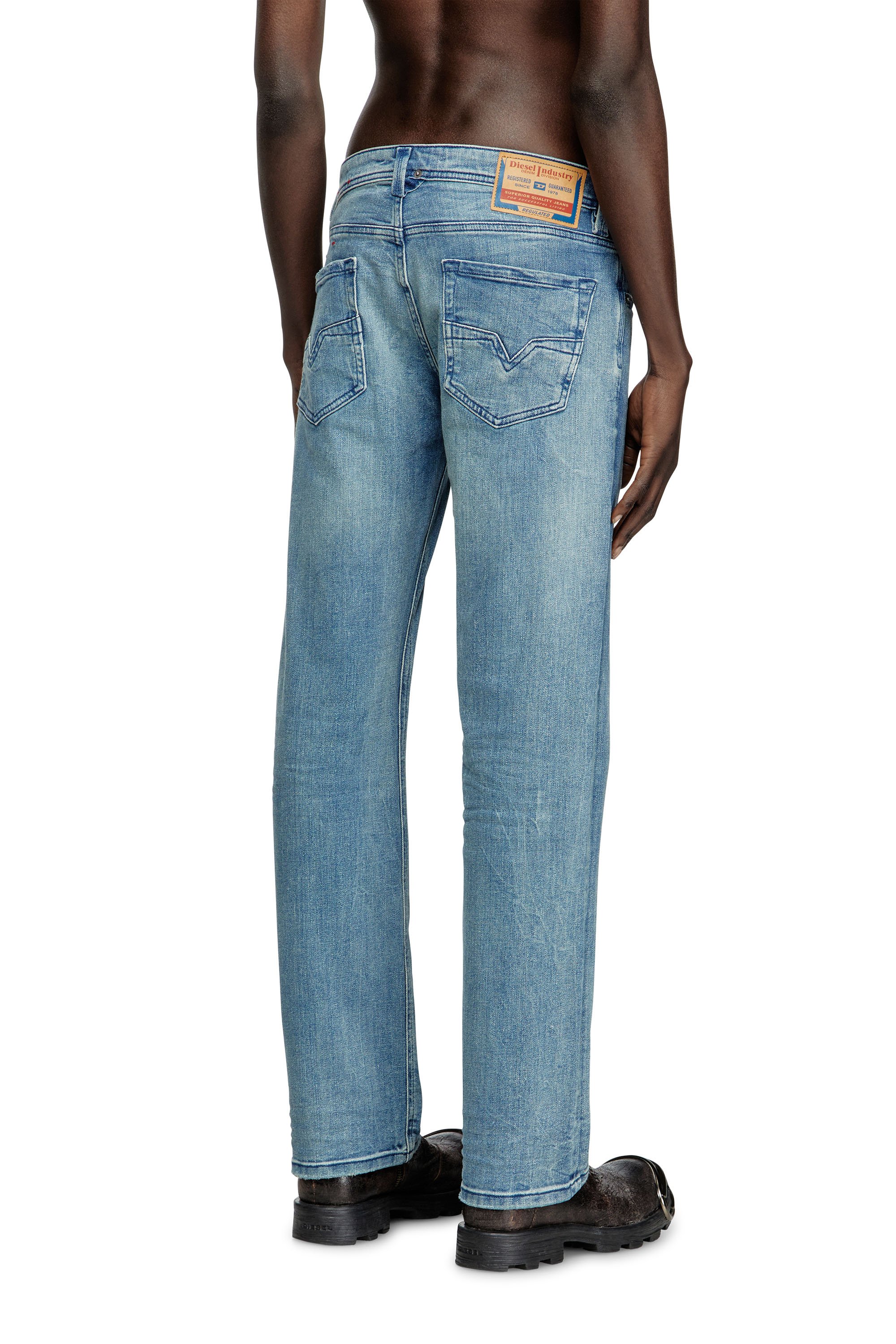 Diesel - Regular Jeans 1985 Larkee 0BMBW Hombre, Azul medio - 3